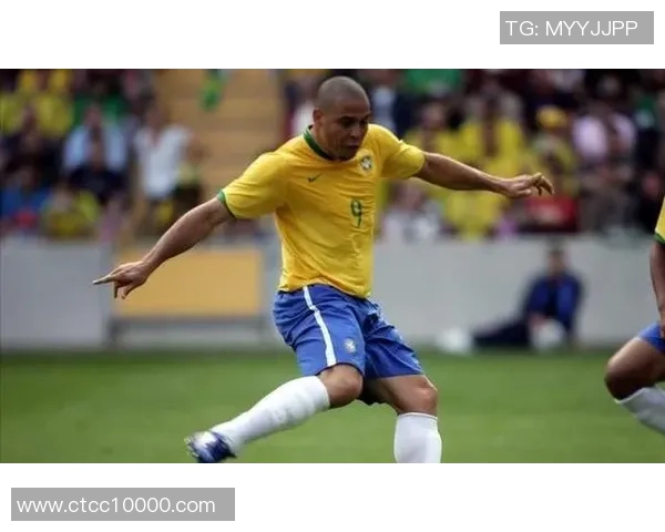 足球明星签约瞬间定格精彩时刻见证荣耀与梦想交汇的美好画面 足球明星签约瞬间定格精彩时刻见证荣耀与梦想交汇的美好画面